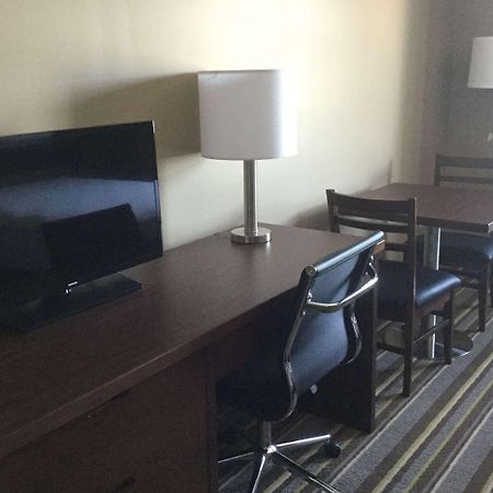 Super 8 By Wyndham Hardisty Hotel Luaran gambar