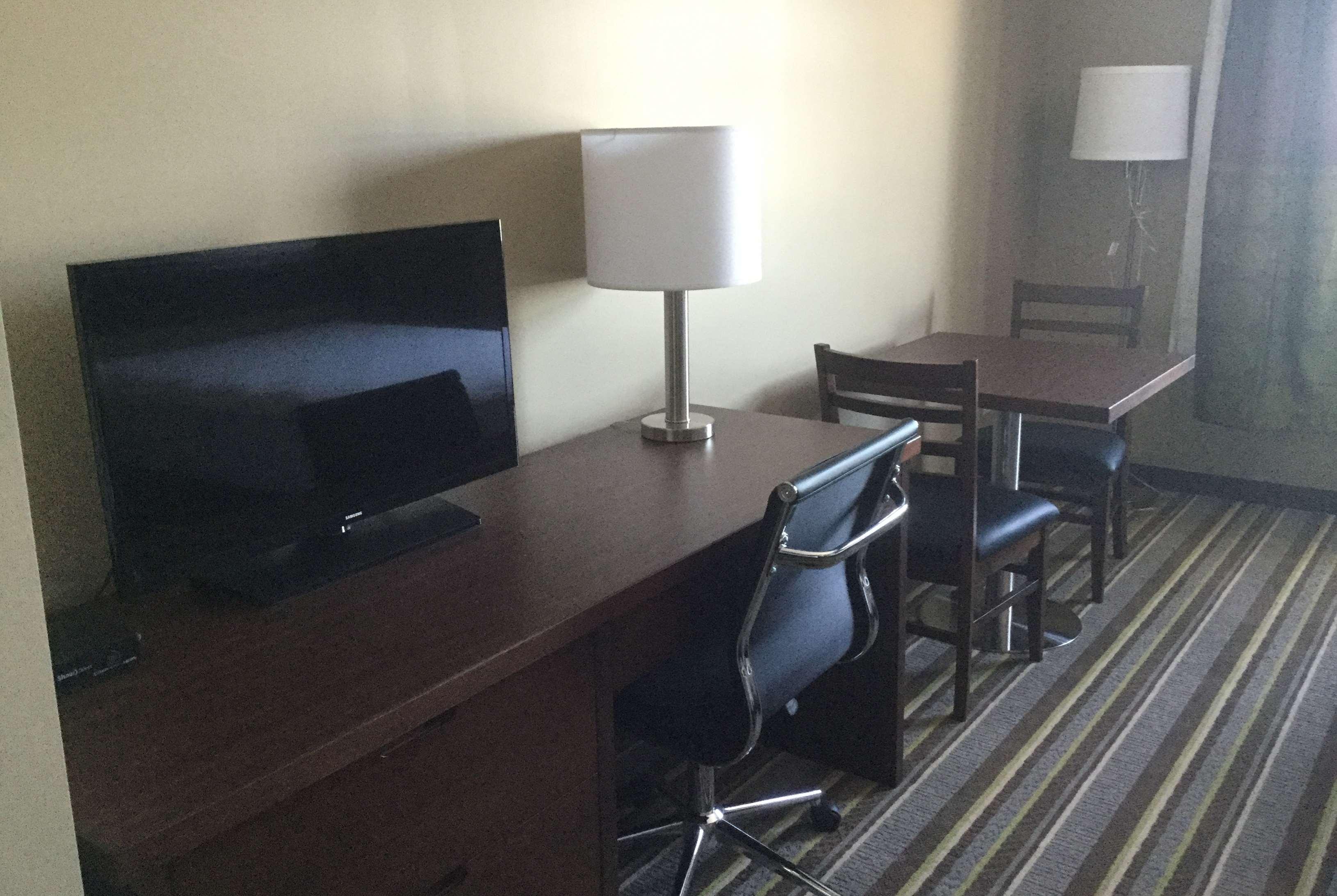 Super 8 By Wyndham Hardisty Hotel Luaran gambar