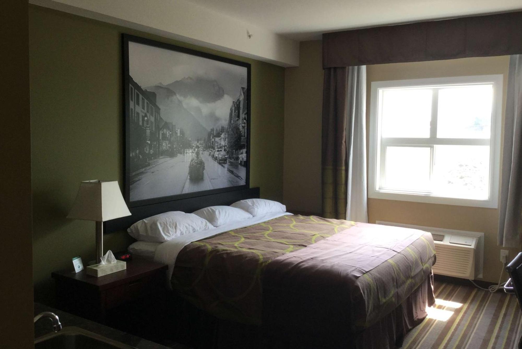 Super 8 By Wyndham Hardisty Hotel Luaran gambar