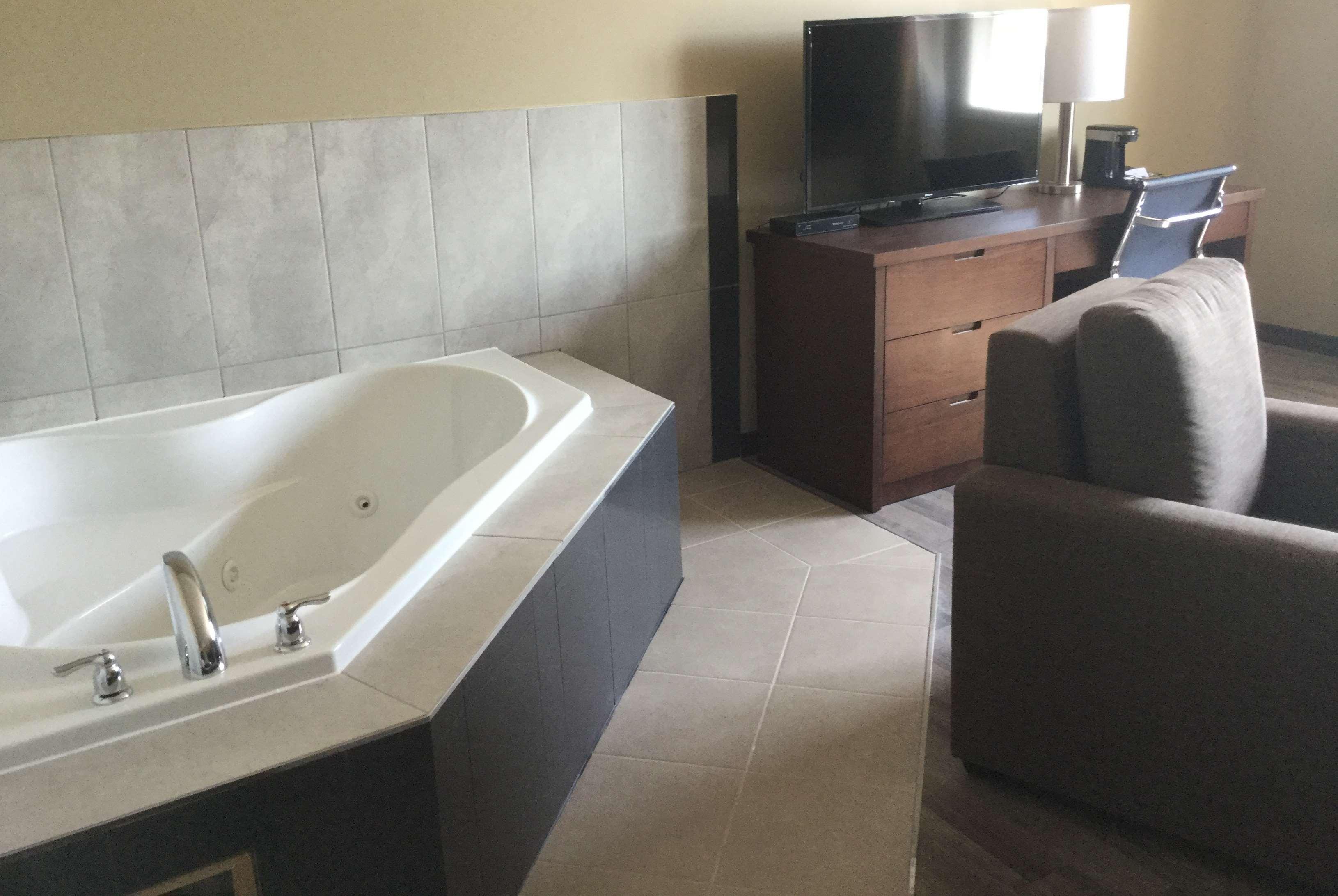 Super 8 By Wyndham Hardisty Hotel Luaran gambar