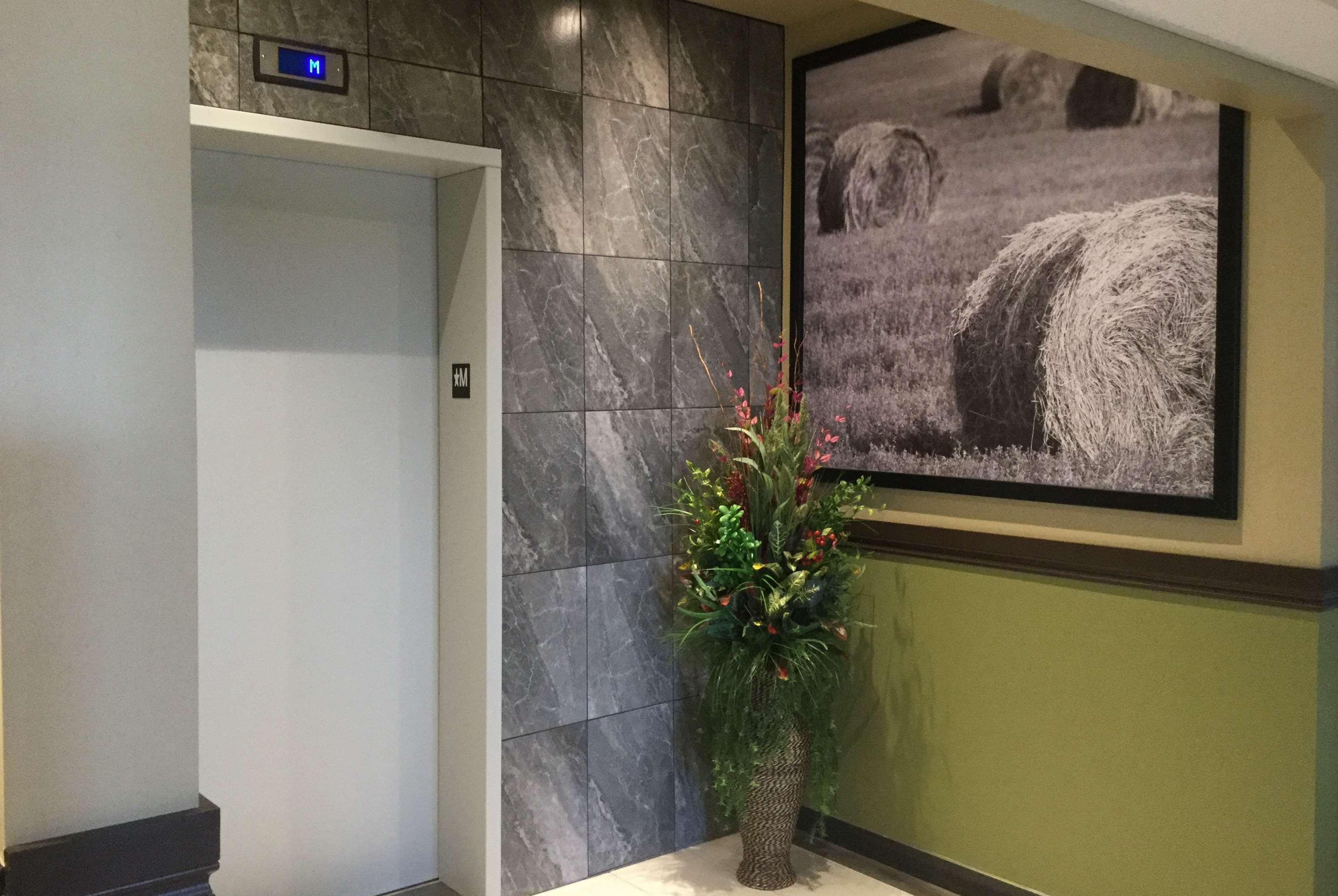 Super 8 By Wyndham Hardisty Hotel Luaran gambar