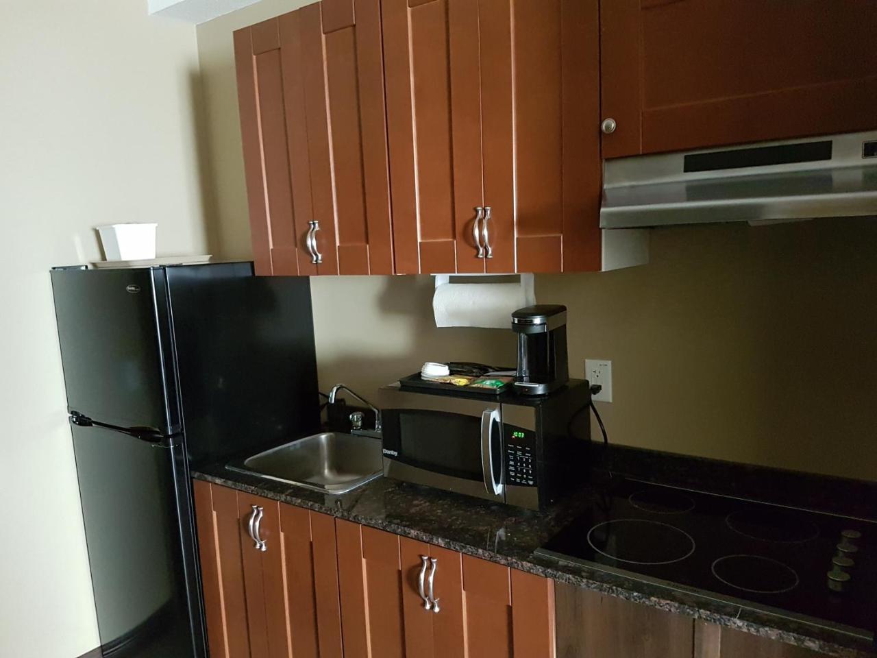Super 8 By Wyndham Hardisty Hotel Luaran gambar