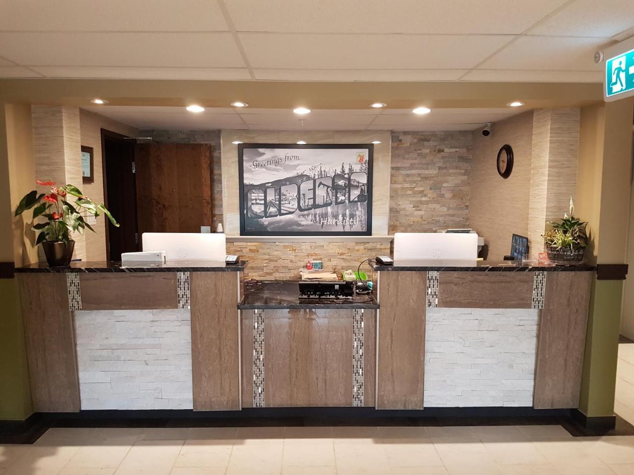 Super 8 By Wyndham Hardisty Hotel Luaran gambar
