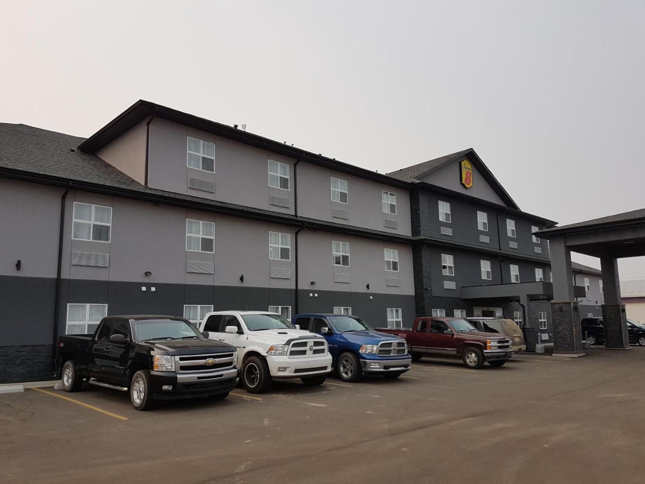 Super 8 By Wyndham Hardisty Hotel Luaran gambar