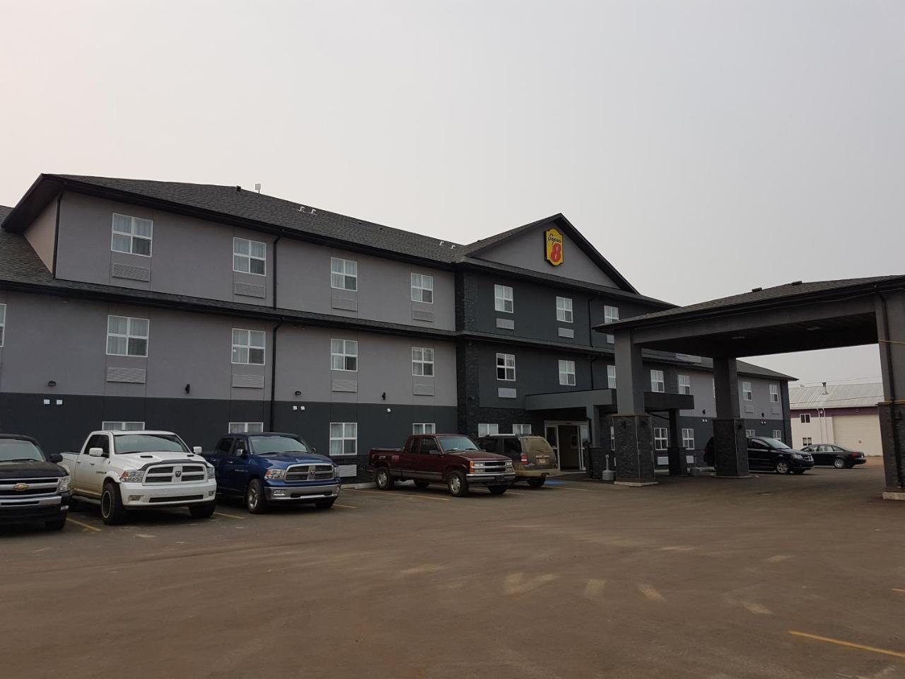 Super 8 By Wyndham Hardisty Hotel Luaran gambar