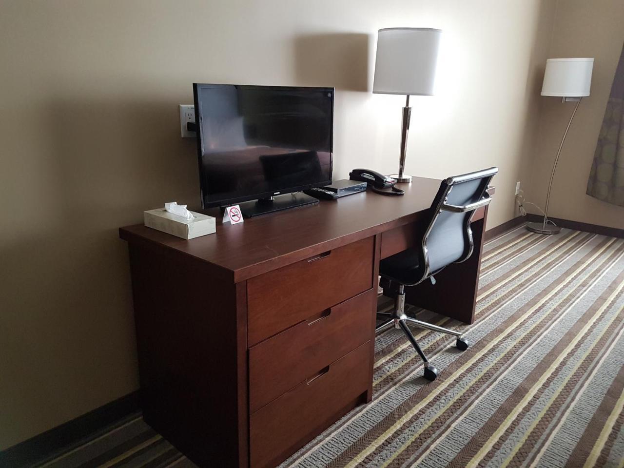 Super 8 By Wyndham Hardisty Hotel Luaran gambar